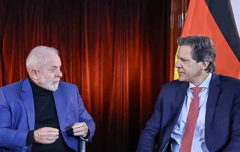 Lula e Haddad sobre o IR